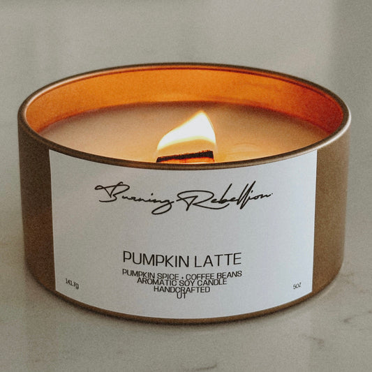 PUMPKIN LATTE candle burning